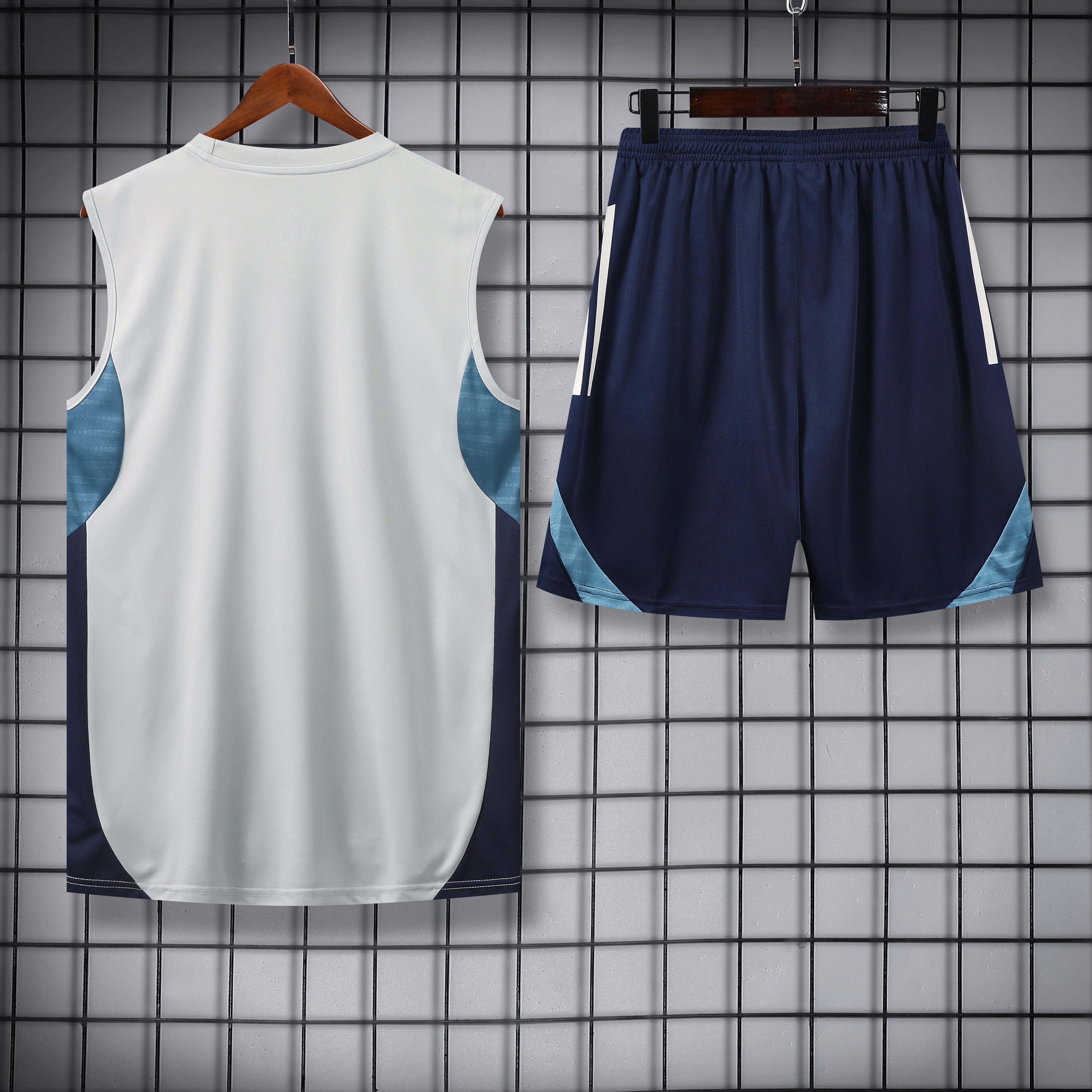 Arsenal bianco completo con canottiera
