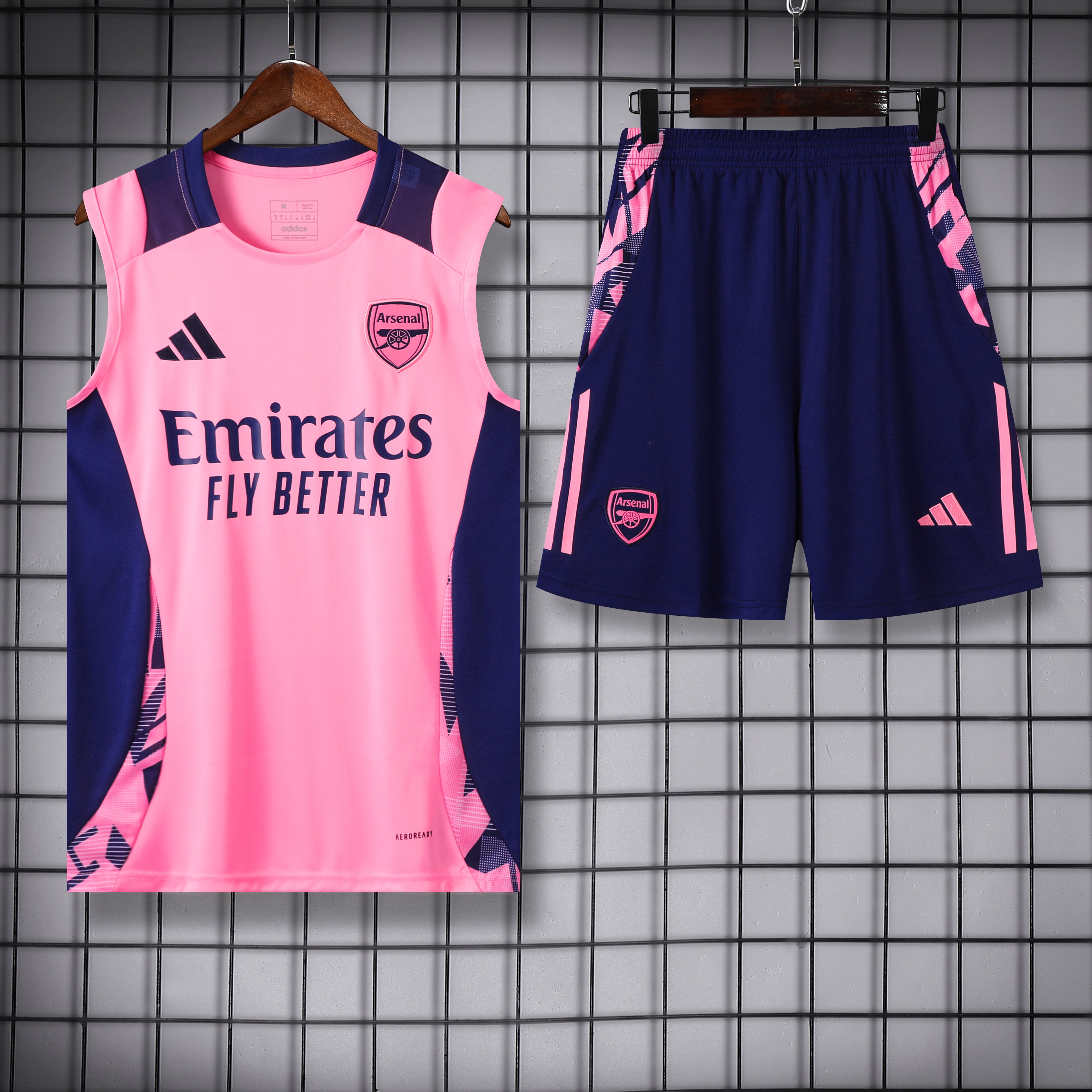Arsenal Pink & Blu completo con canottiera