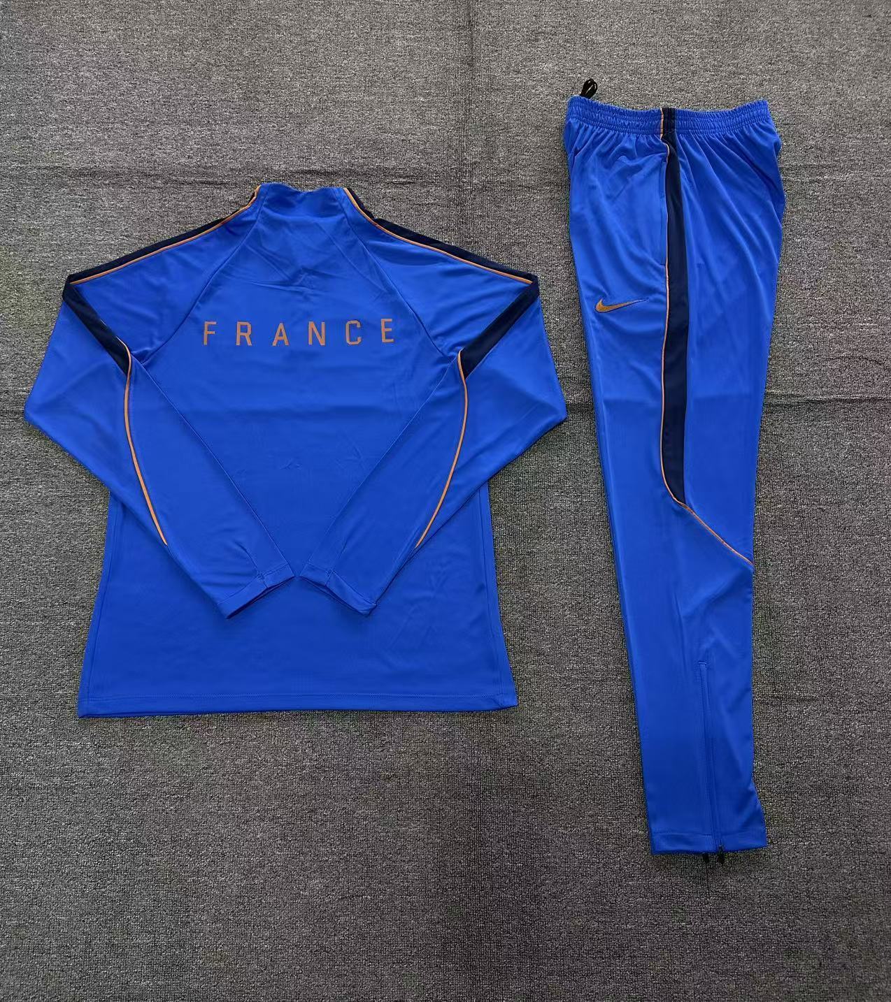 Tuta Francia 26/27