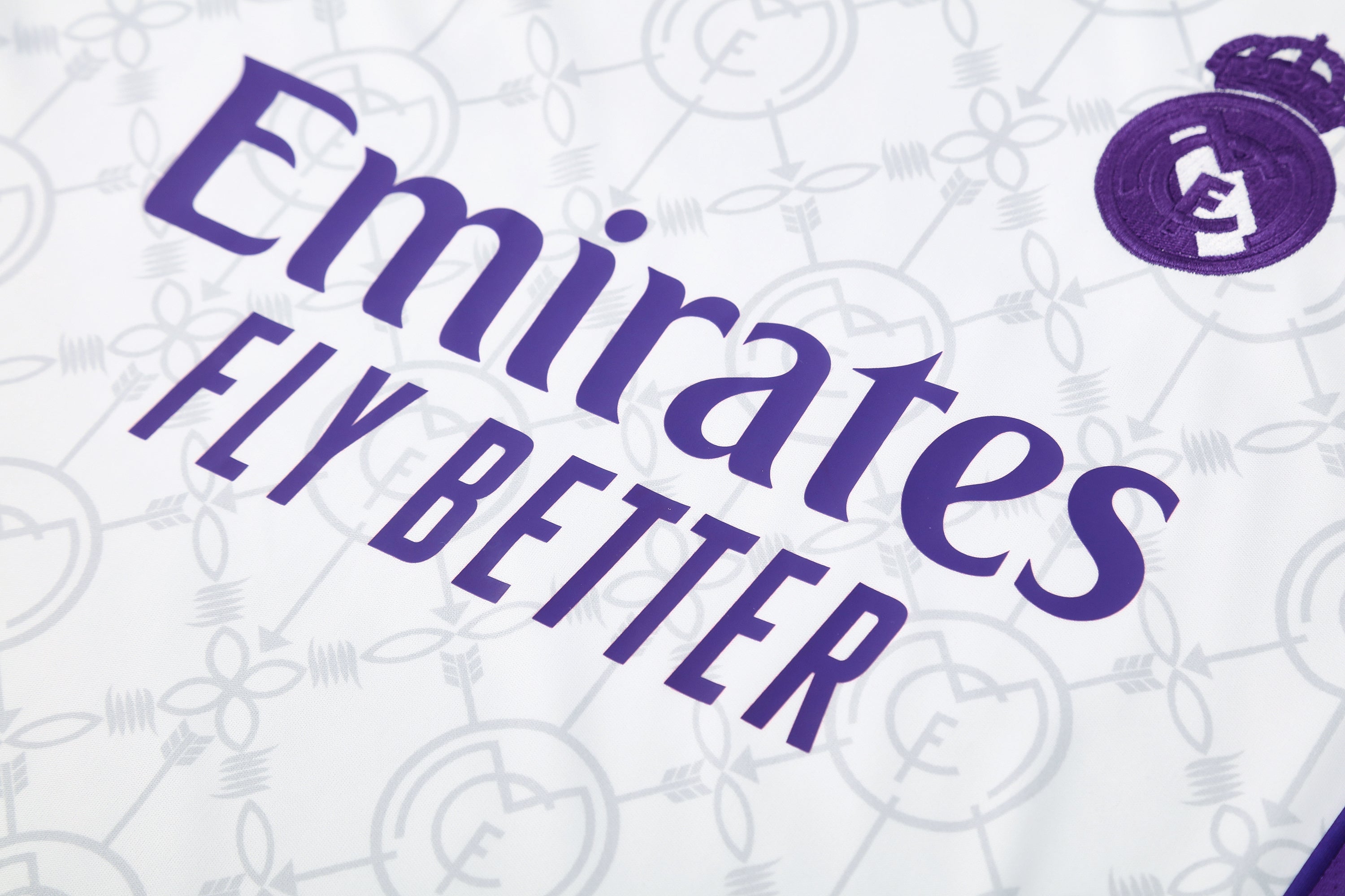 Real Madrid White logato completo con canottiera 2026