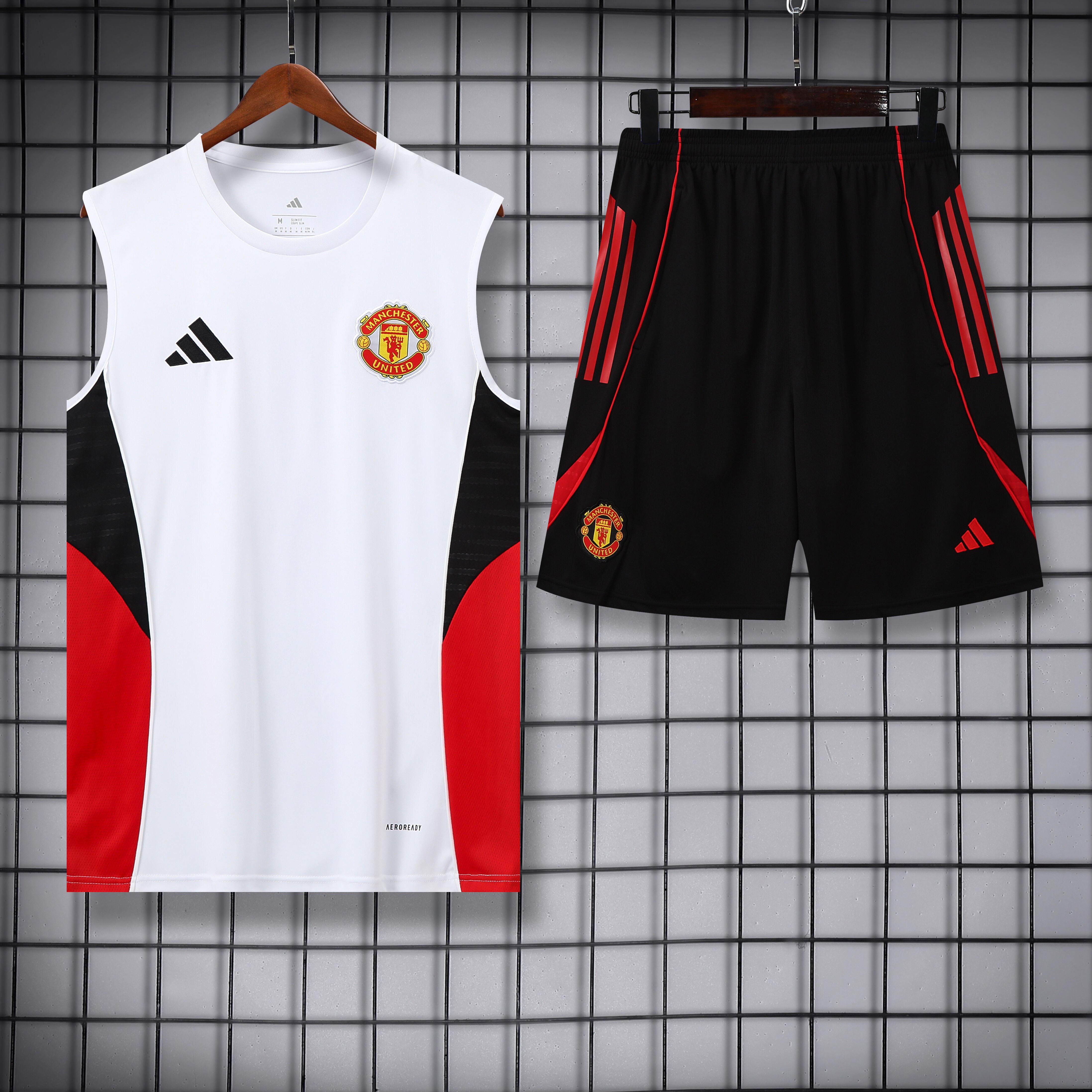 Manchester United Bianco completo con canottiera 2025/26