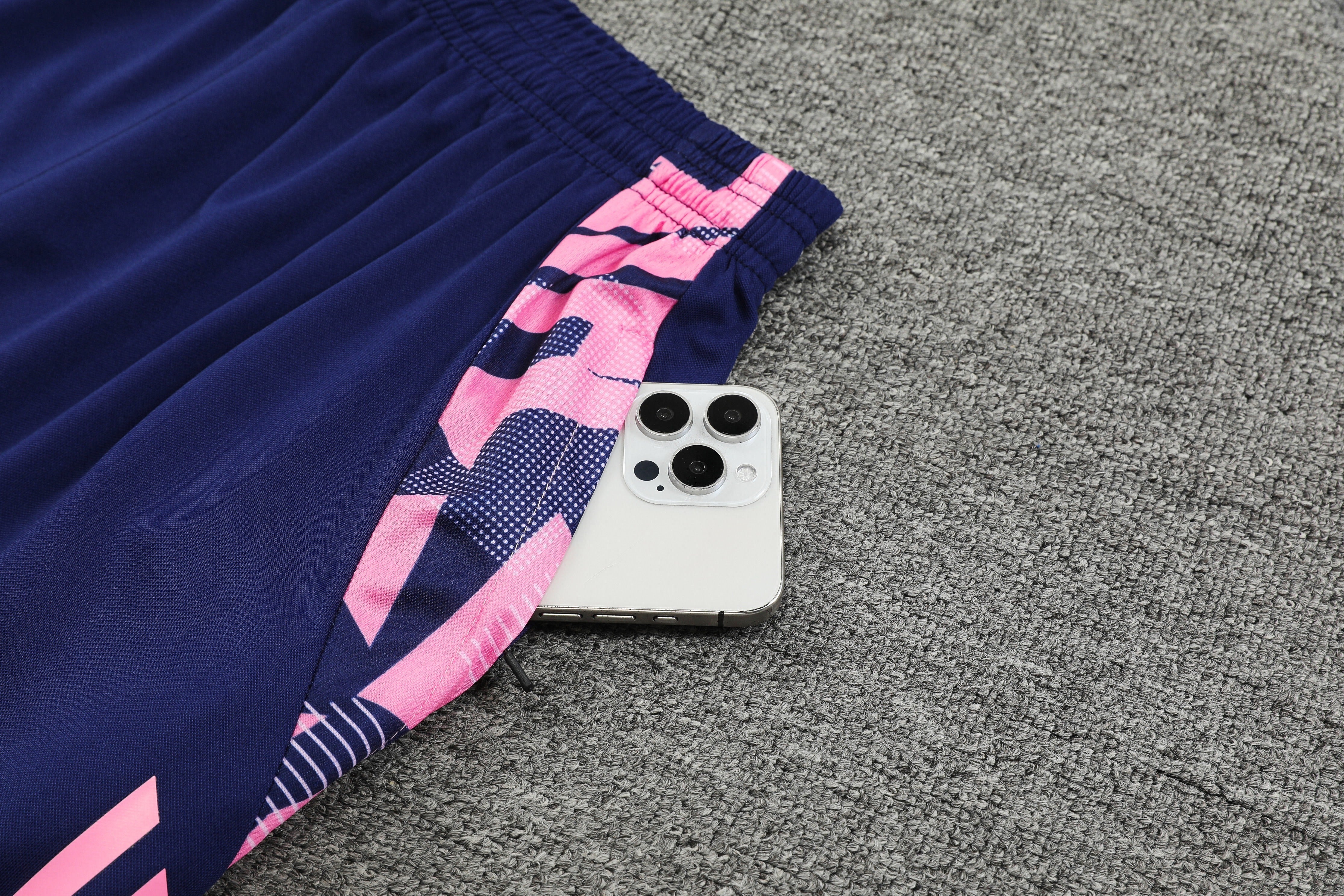 Arsenal Pink & Blu completo con canottiera