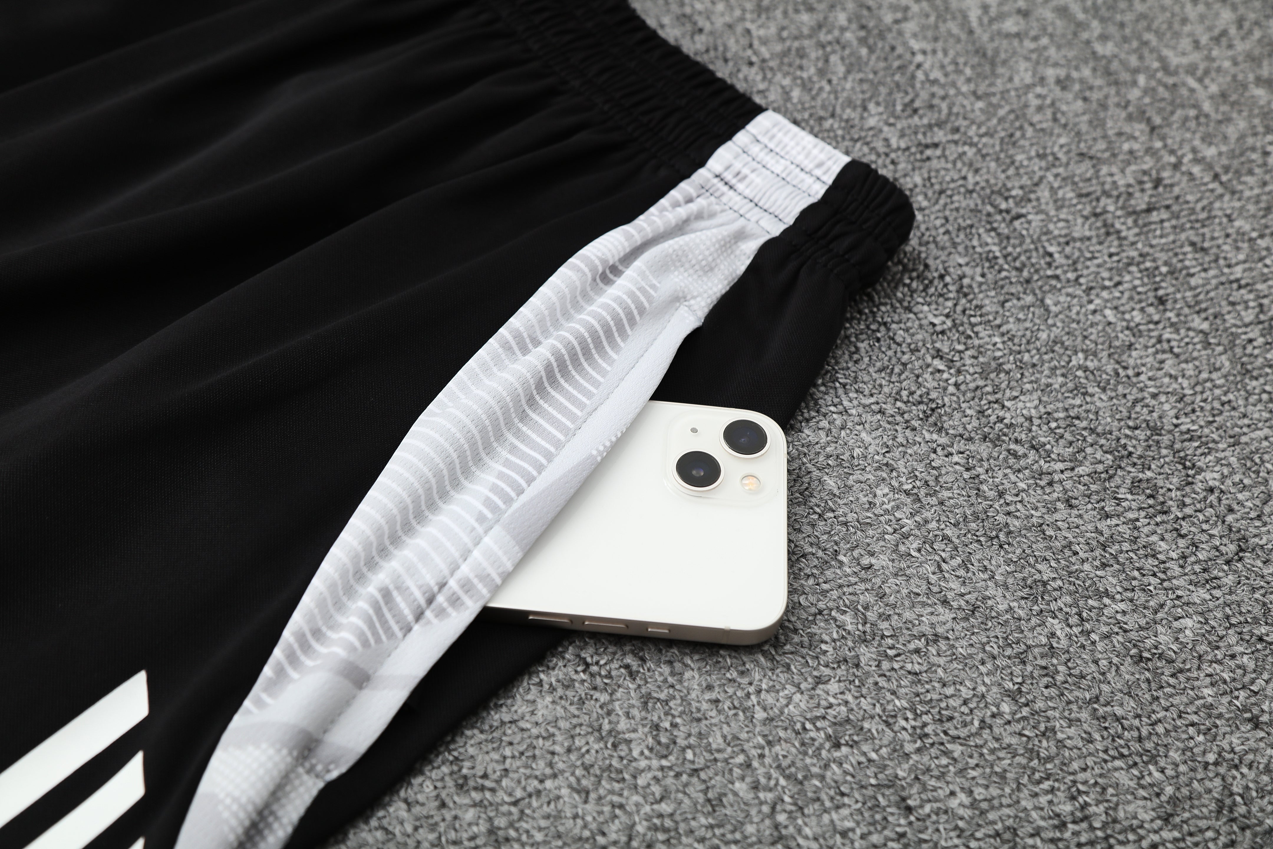 Real Madrid completo con canottiera 2025/26