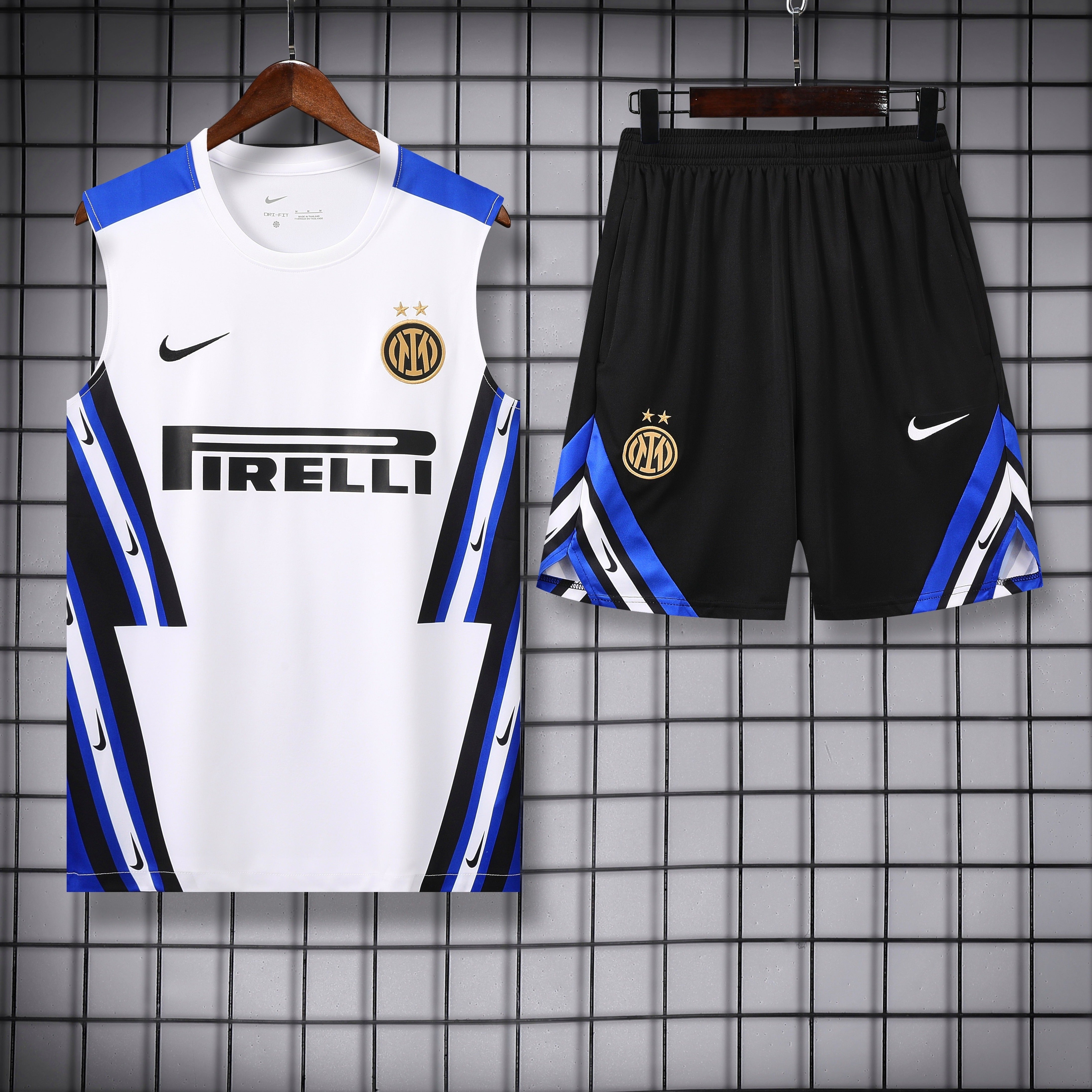 Inter bianco strisce completo con canottiera