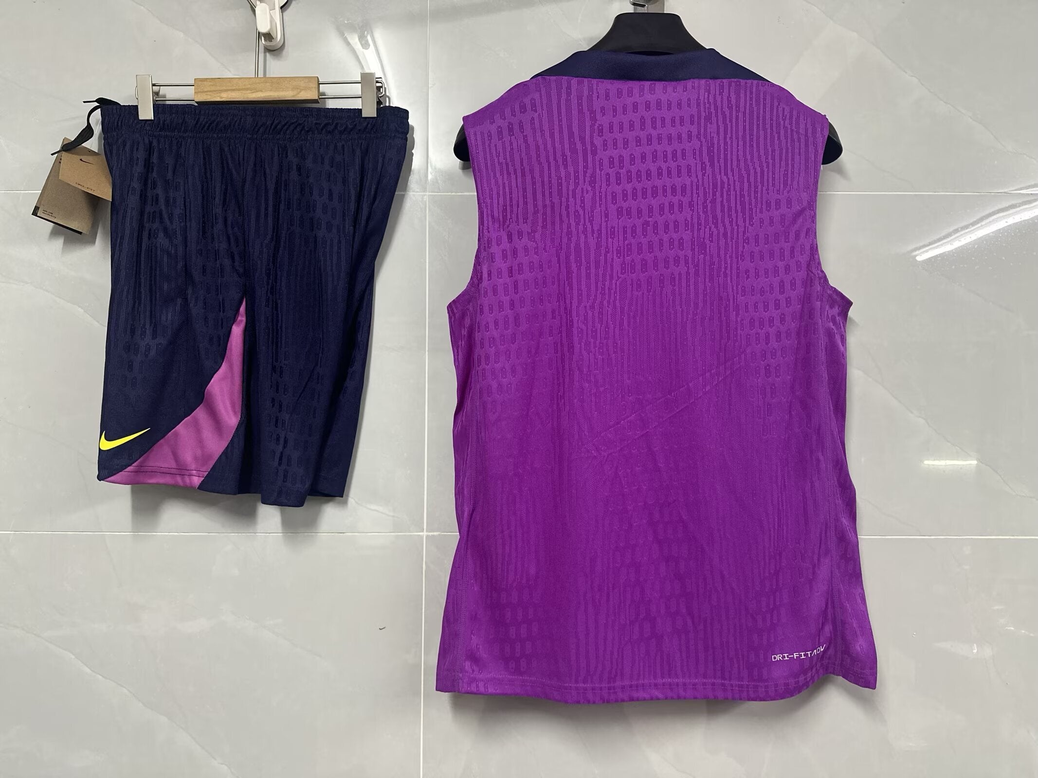 Barcellona completo con canottiera Viola 2025/26