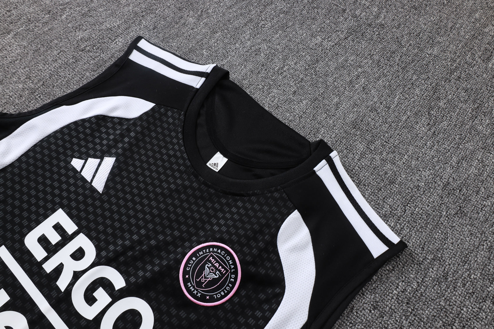 Inter Miami nero completo con canottiera 2026