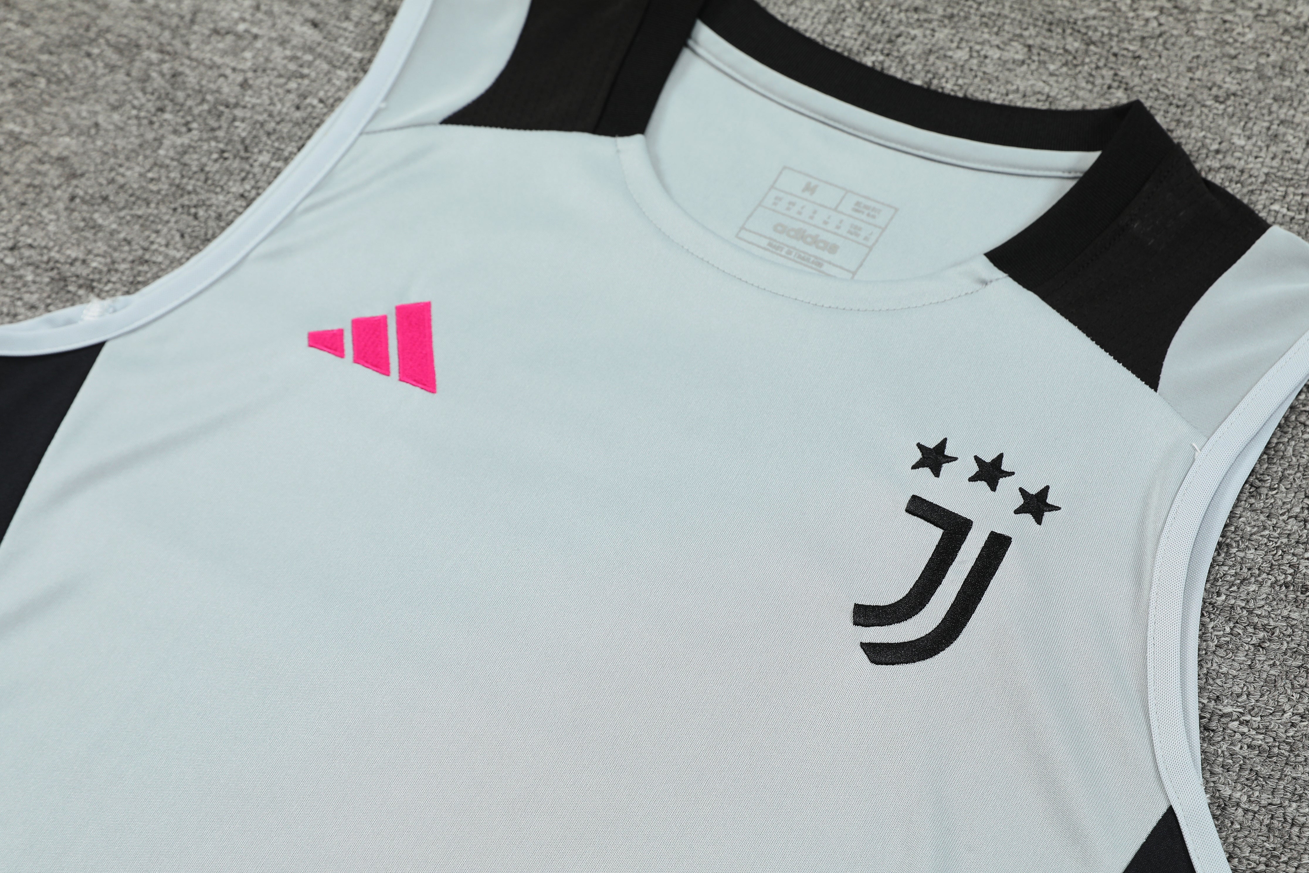 Juventus completo con canottiere grigio