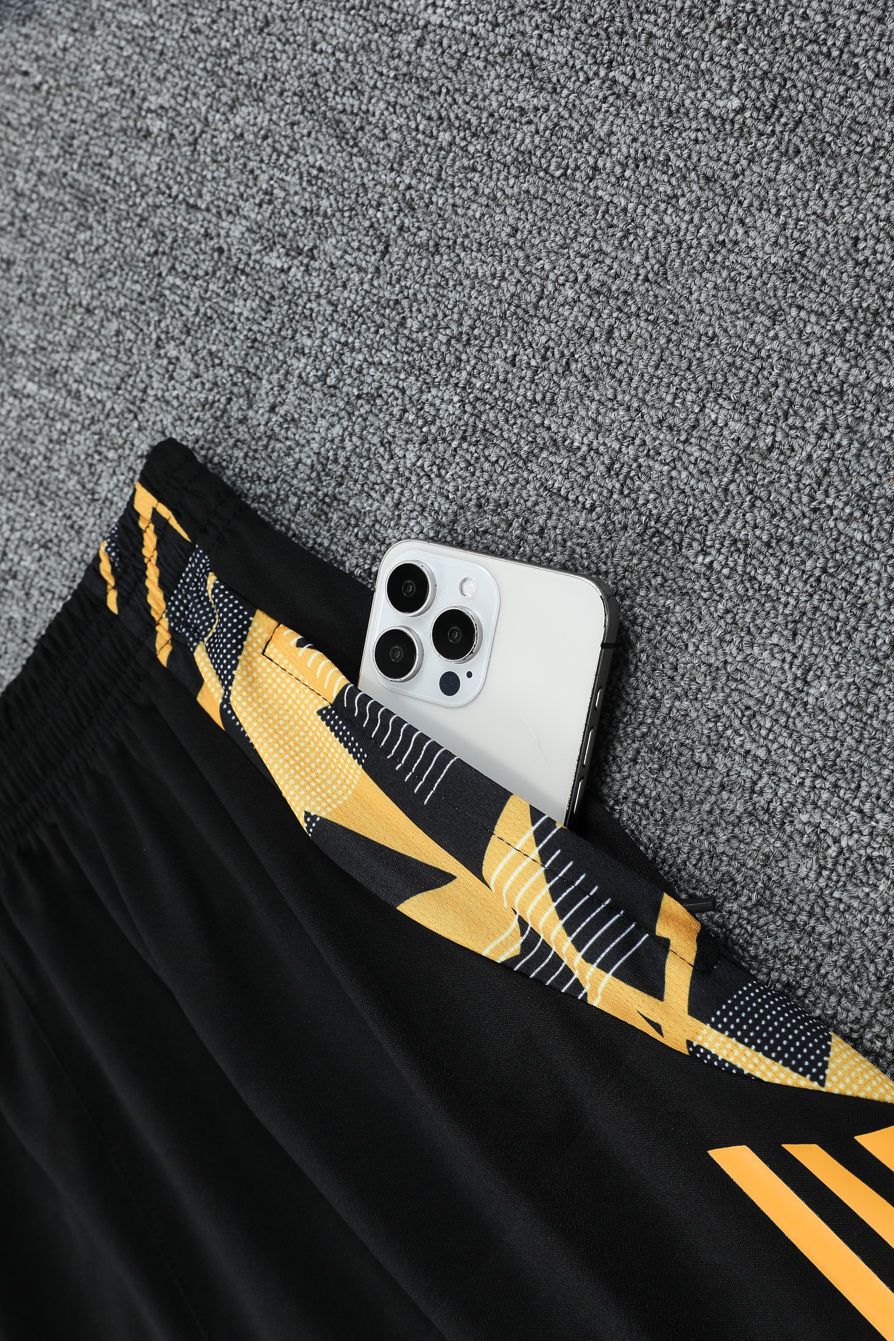 Real Madrid Black completo con canottiera