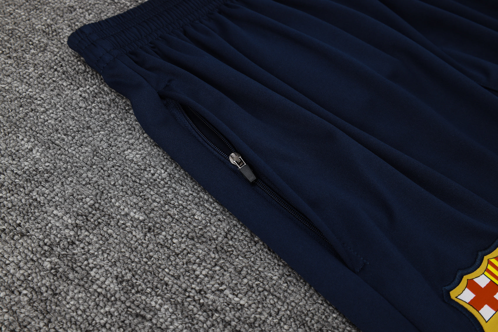 Tuta Barcellona blu e rosa 2025/26