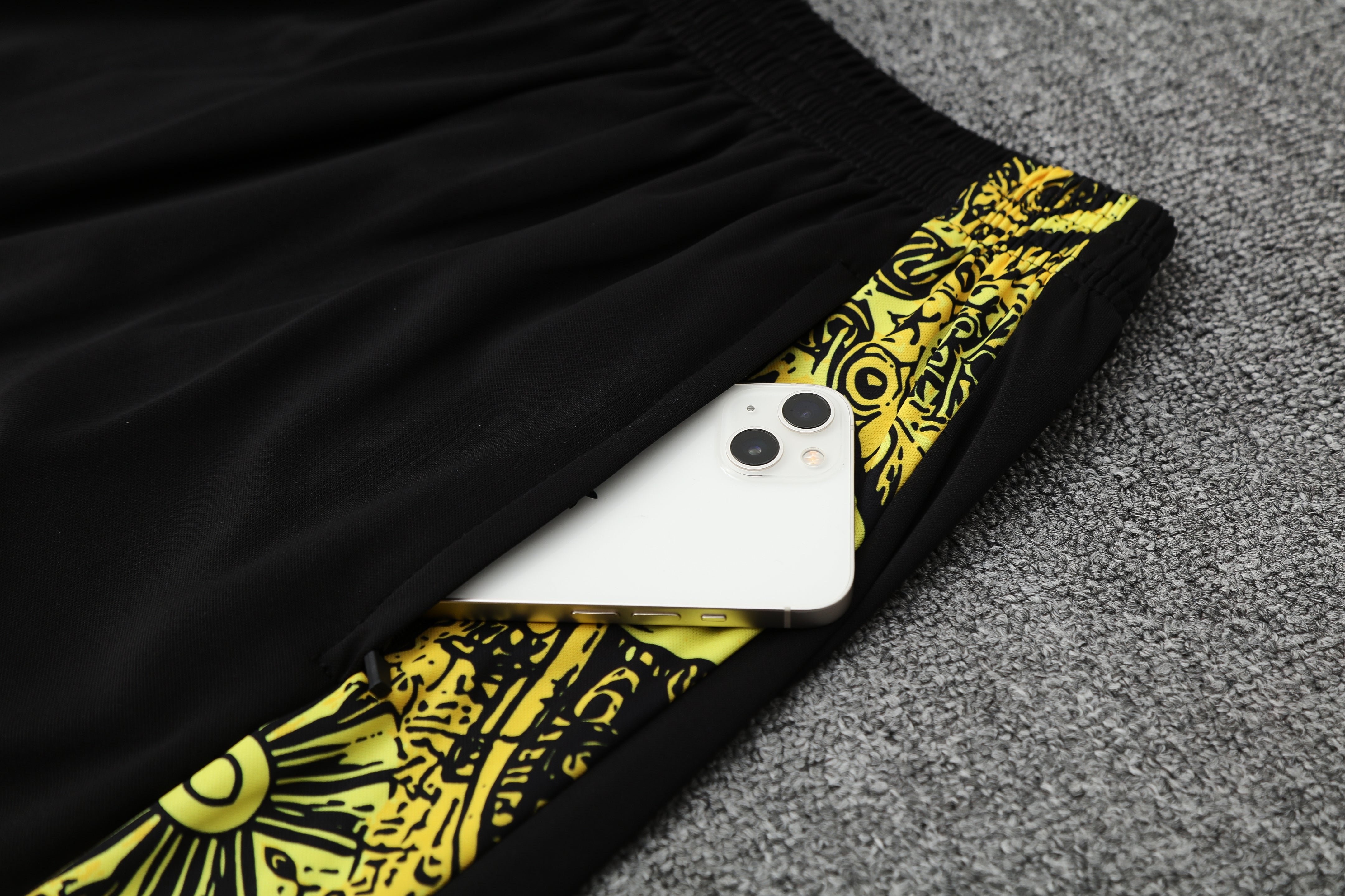 Brasile fantasy giallo completo con canottiera 2025/26