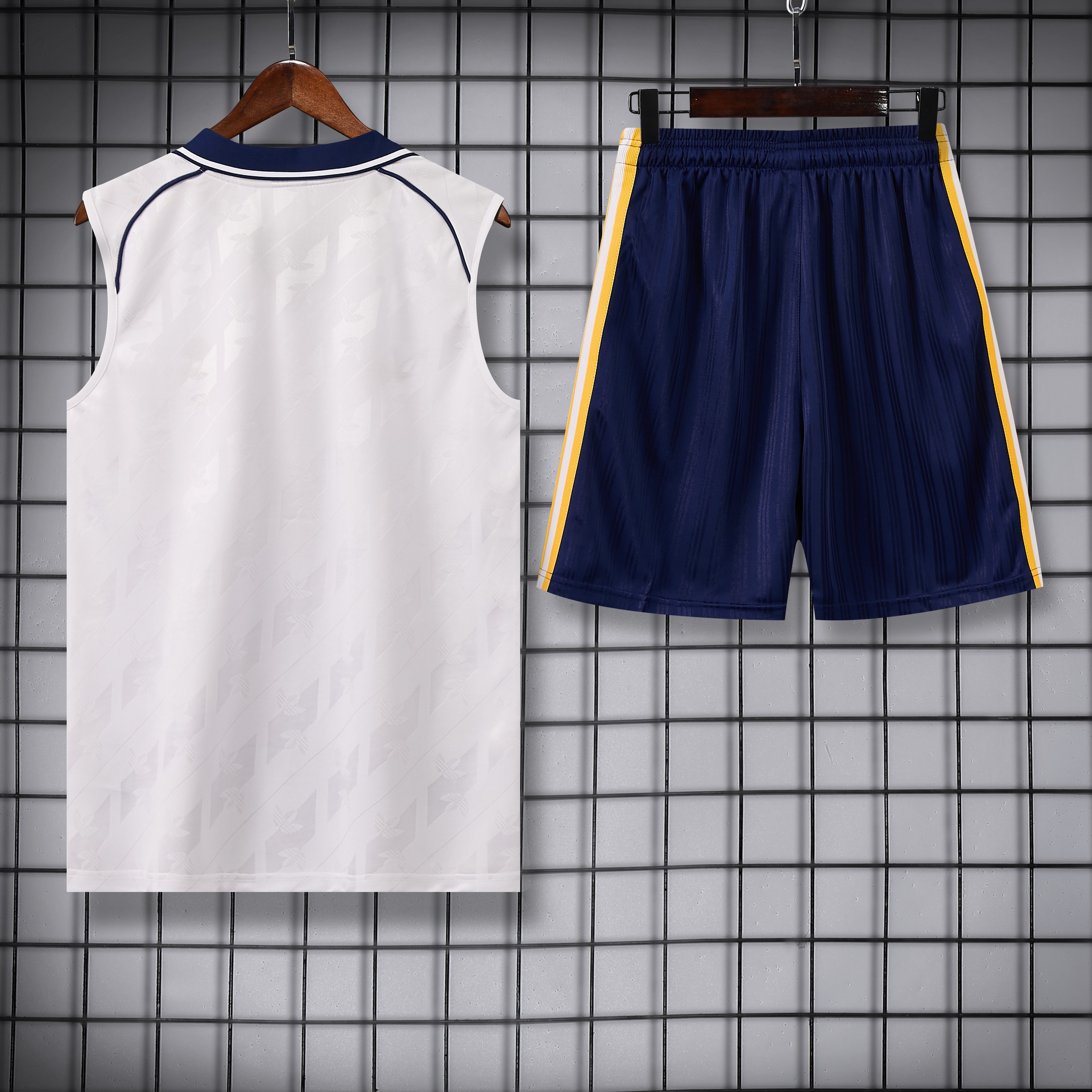Real Madrid special white completo 2026-2027 con canottiera