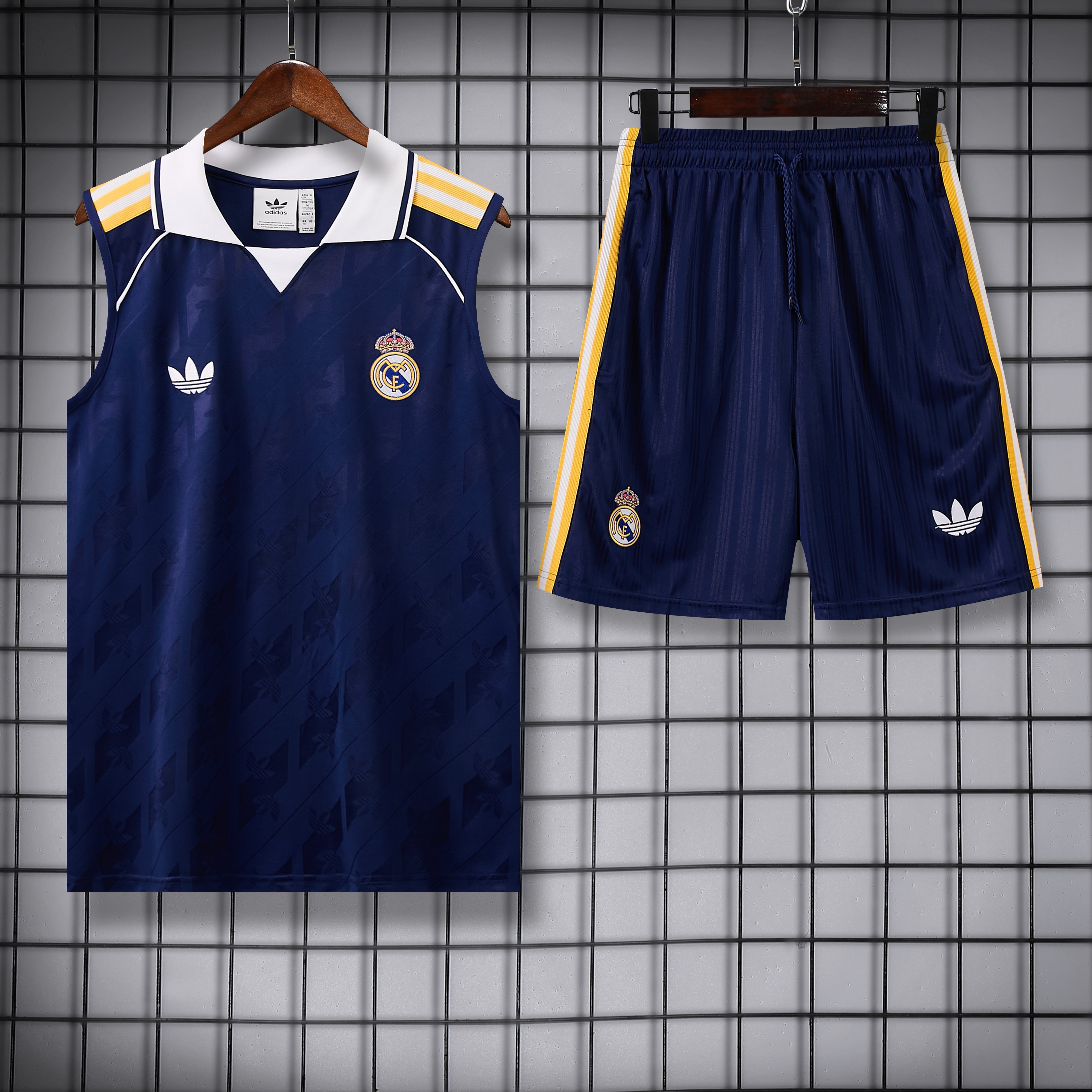Real Madrid special blue completo 2026-2027 con canottiera