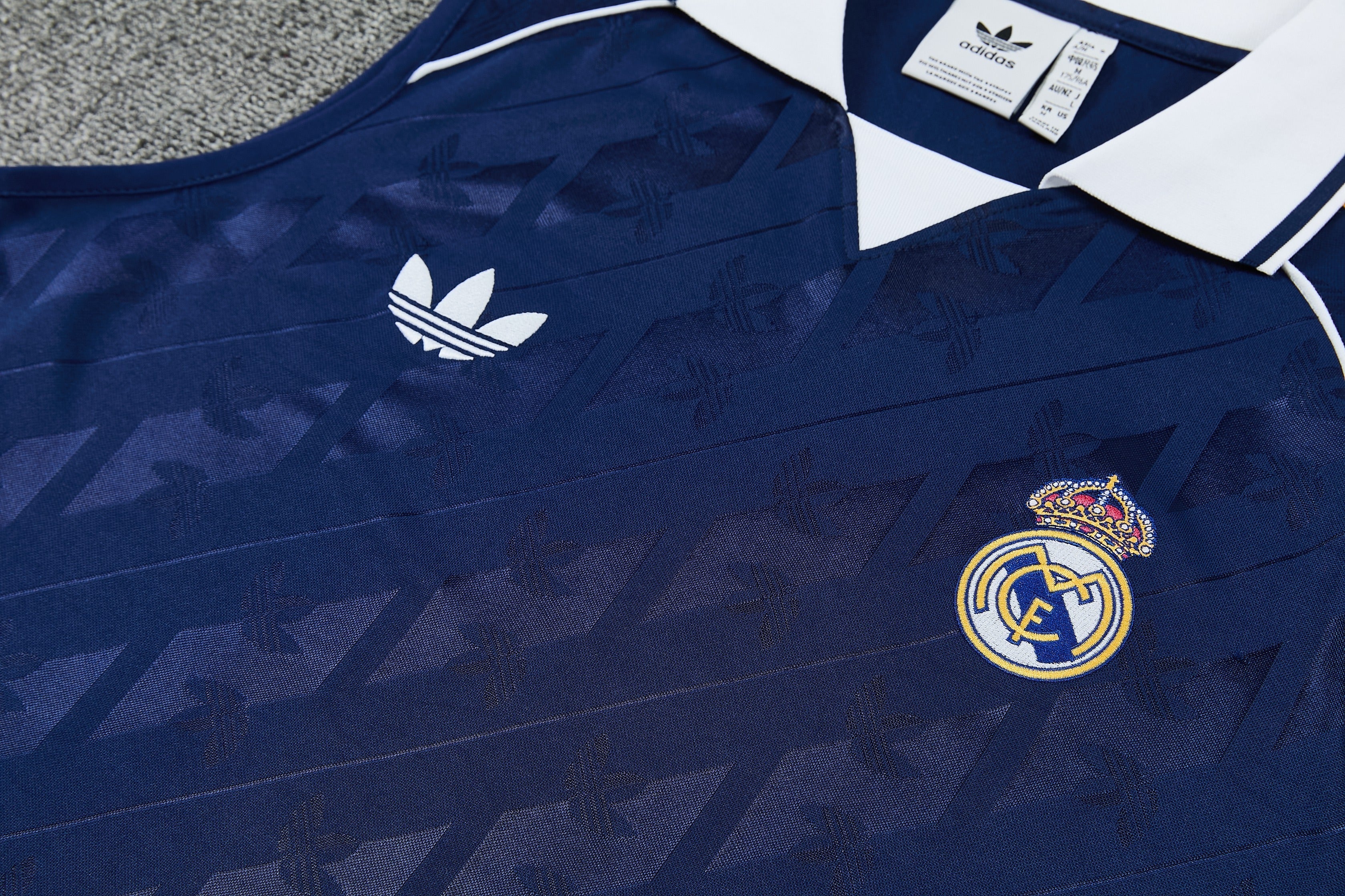 Real Madrid special blue completo 2026-2027 con canottiera