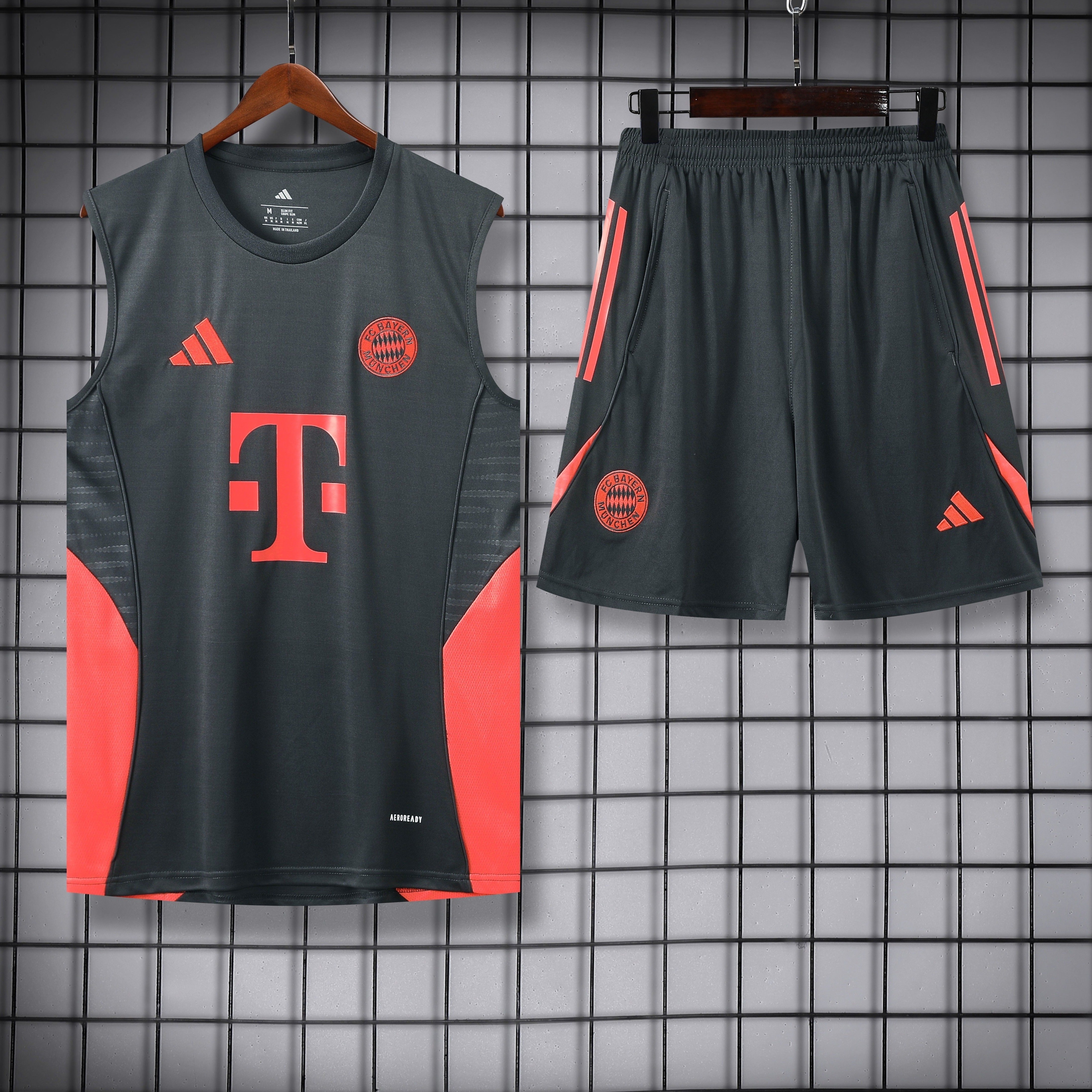 Bayern Monaco completo con canottiera 2026