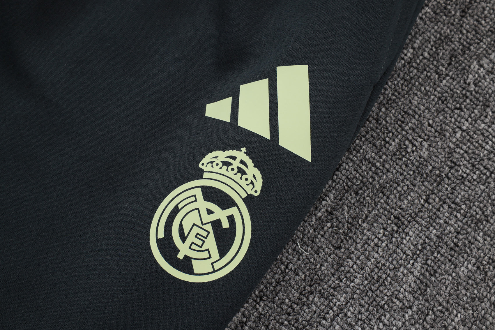 Tuta Real Madrid 2026 fluo