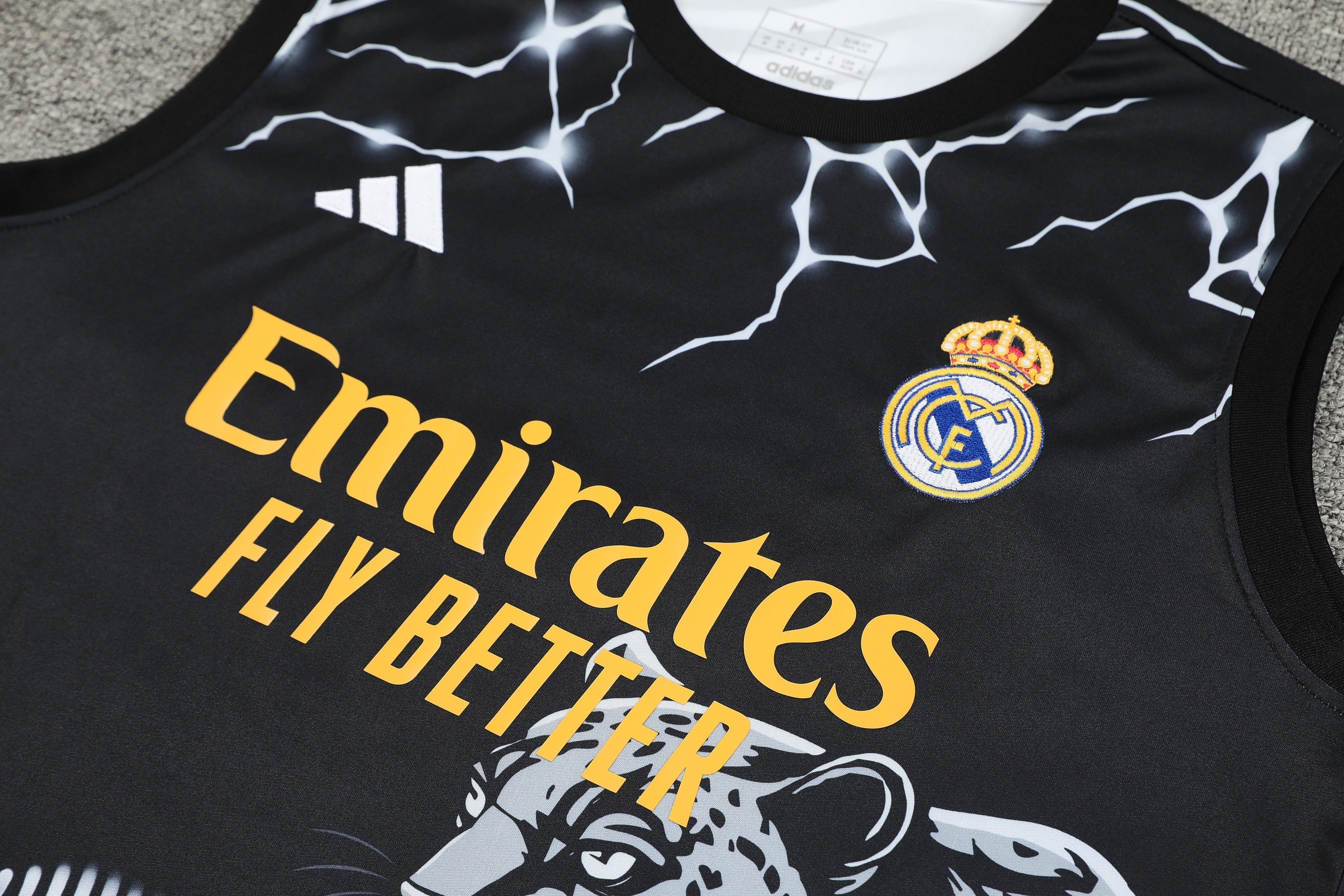 Real Madrid pantera grigia completo con canottiera