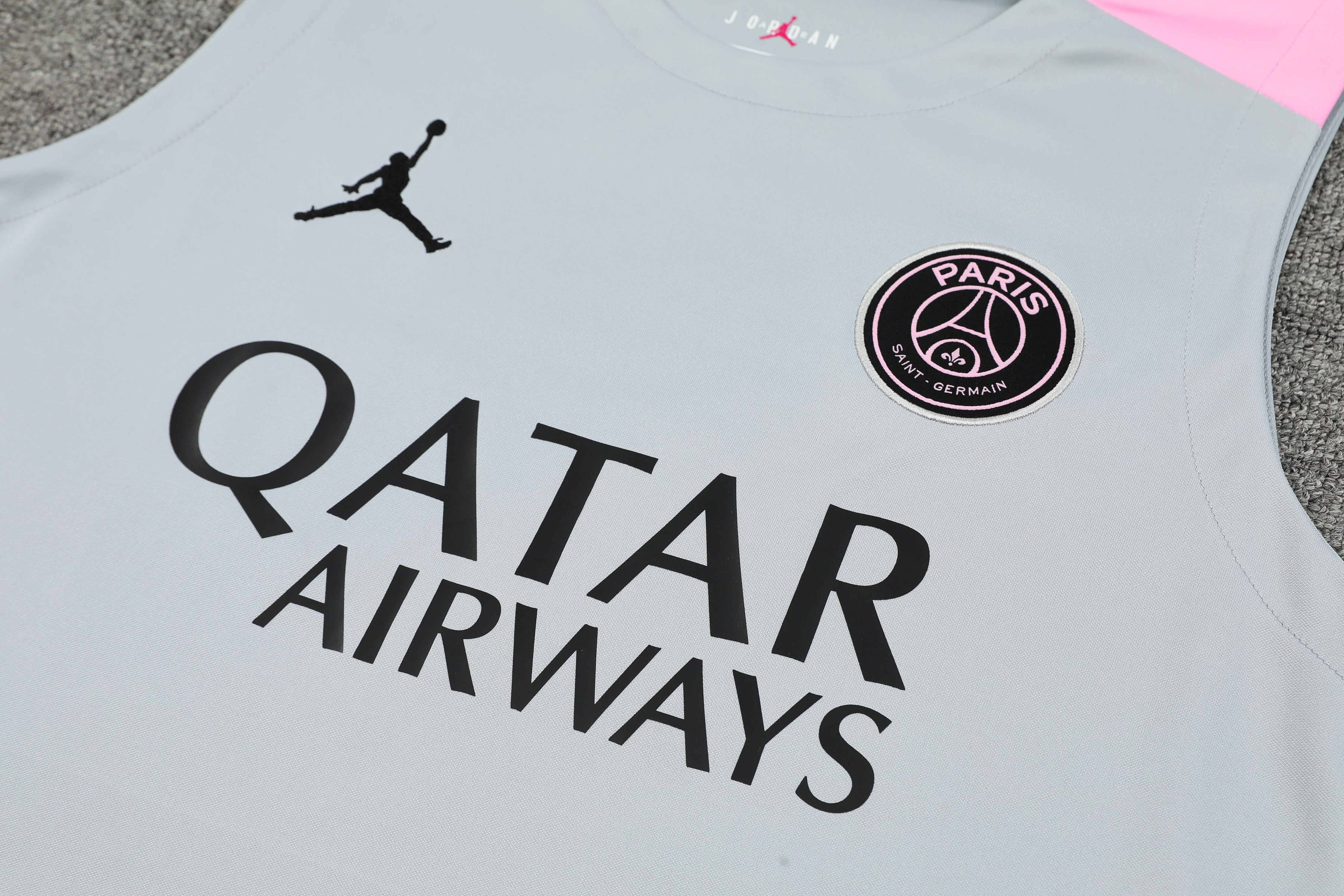 Paris grigio e rosa completo con canottiera