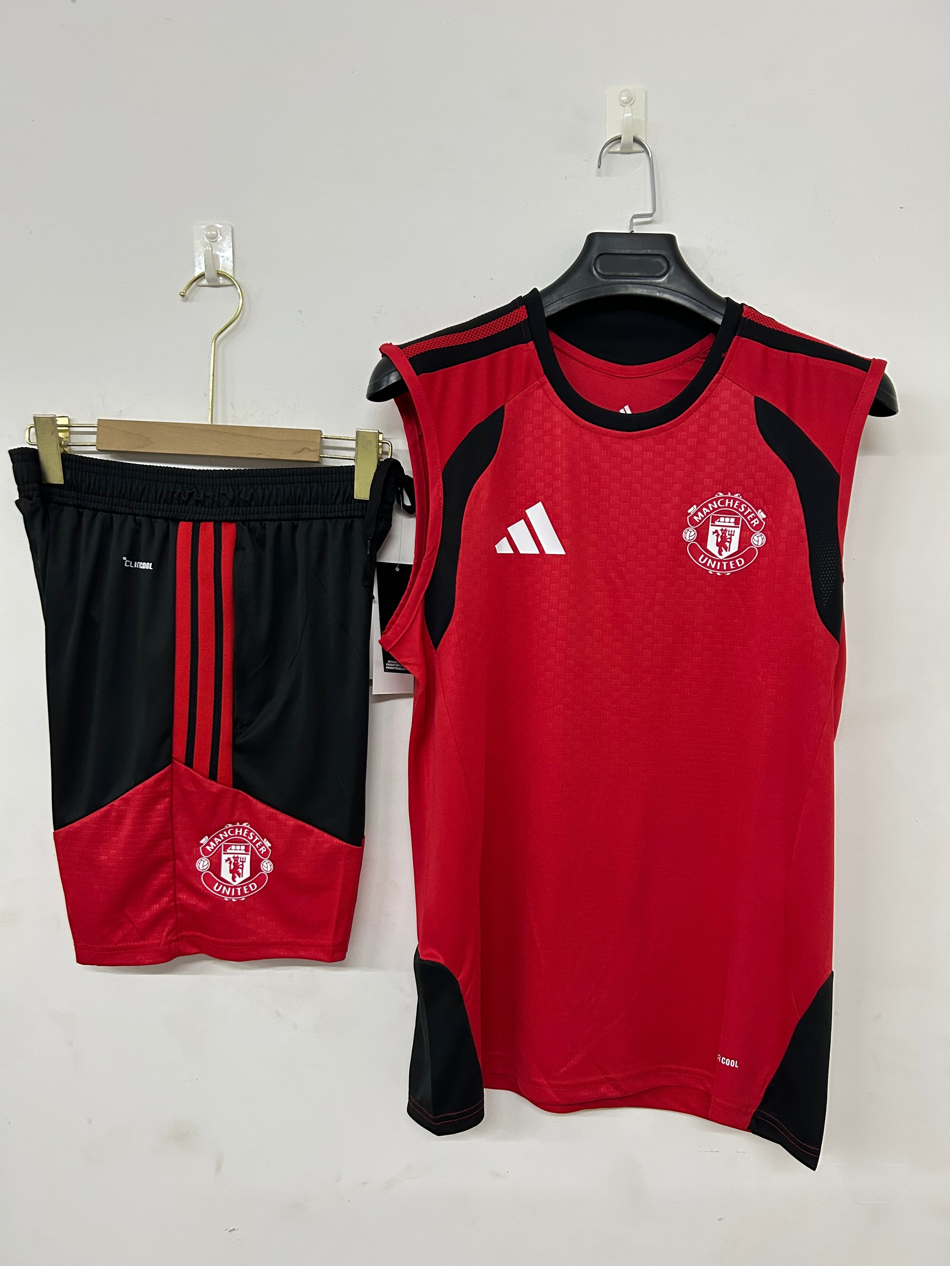 Manchester United rosso completo con canottiera