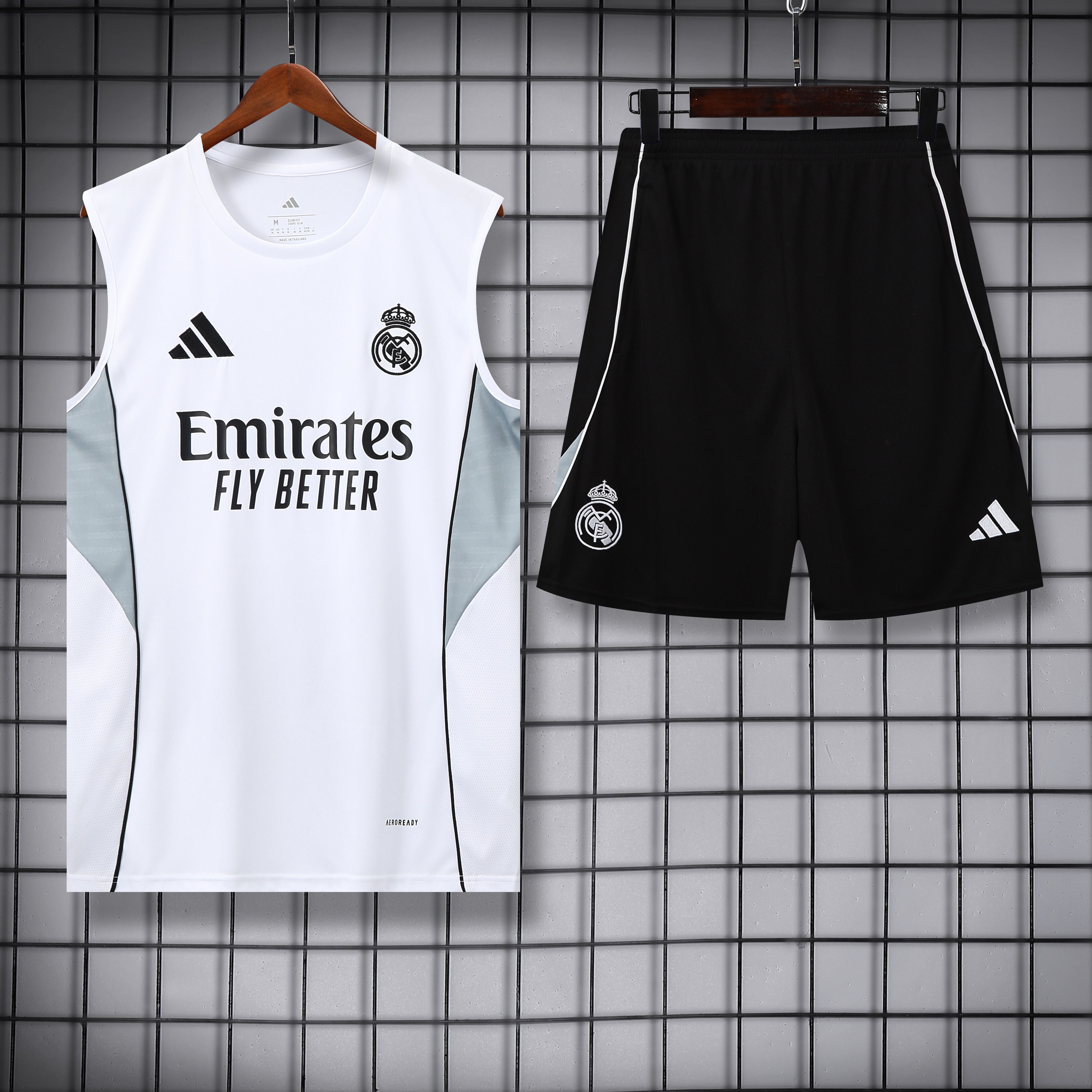 Real Madrid Bianco e Nero completo con canottiera 2025/26
