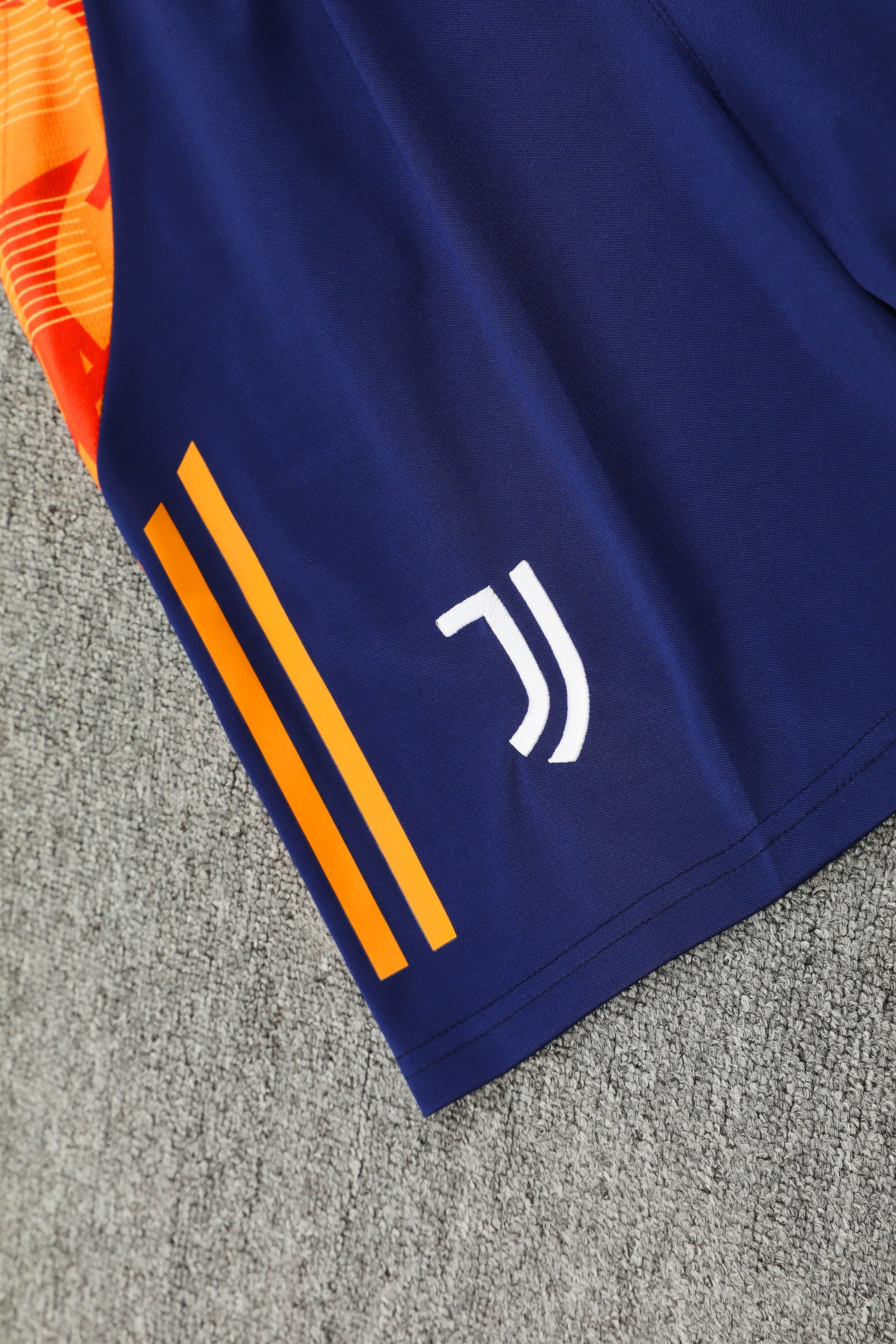 Juventus completo con canottiere arancione