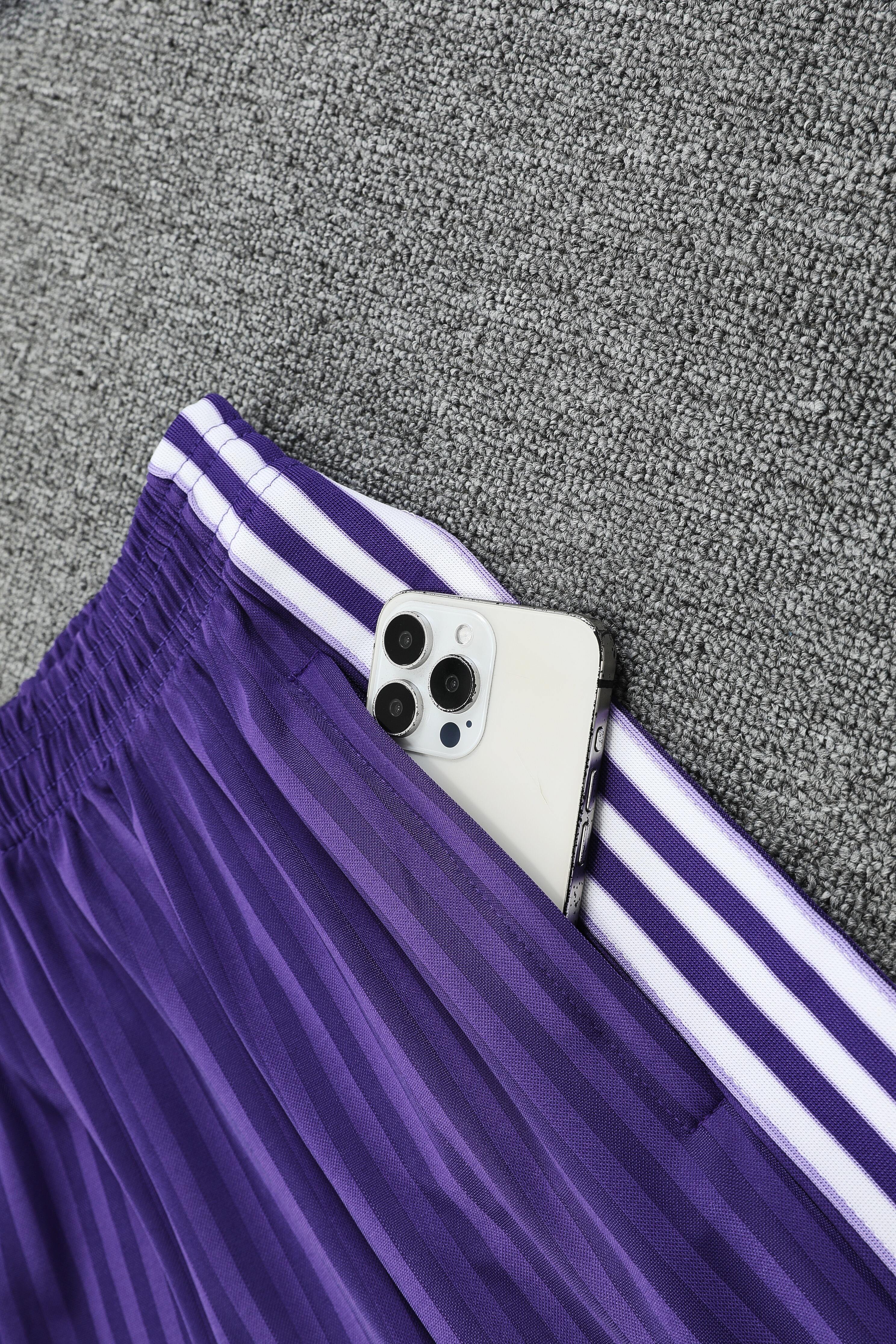 Real Madrid Viola completo con canottiera 2025/26