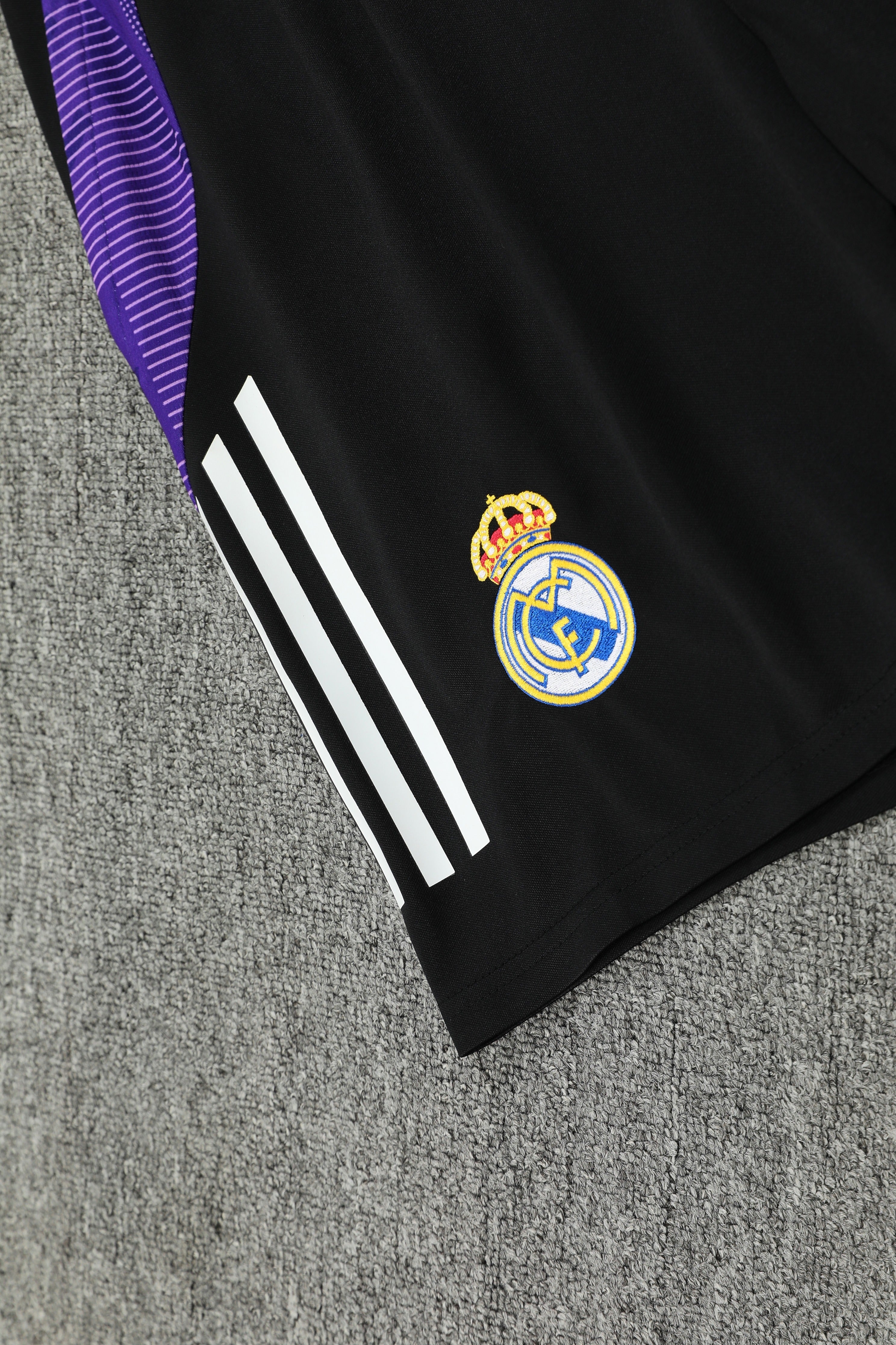 Real Madrid nero e viola 2025