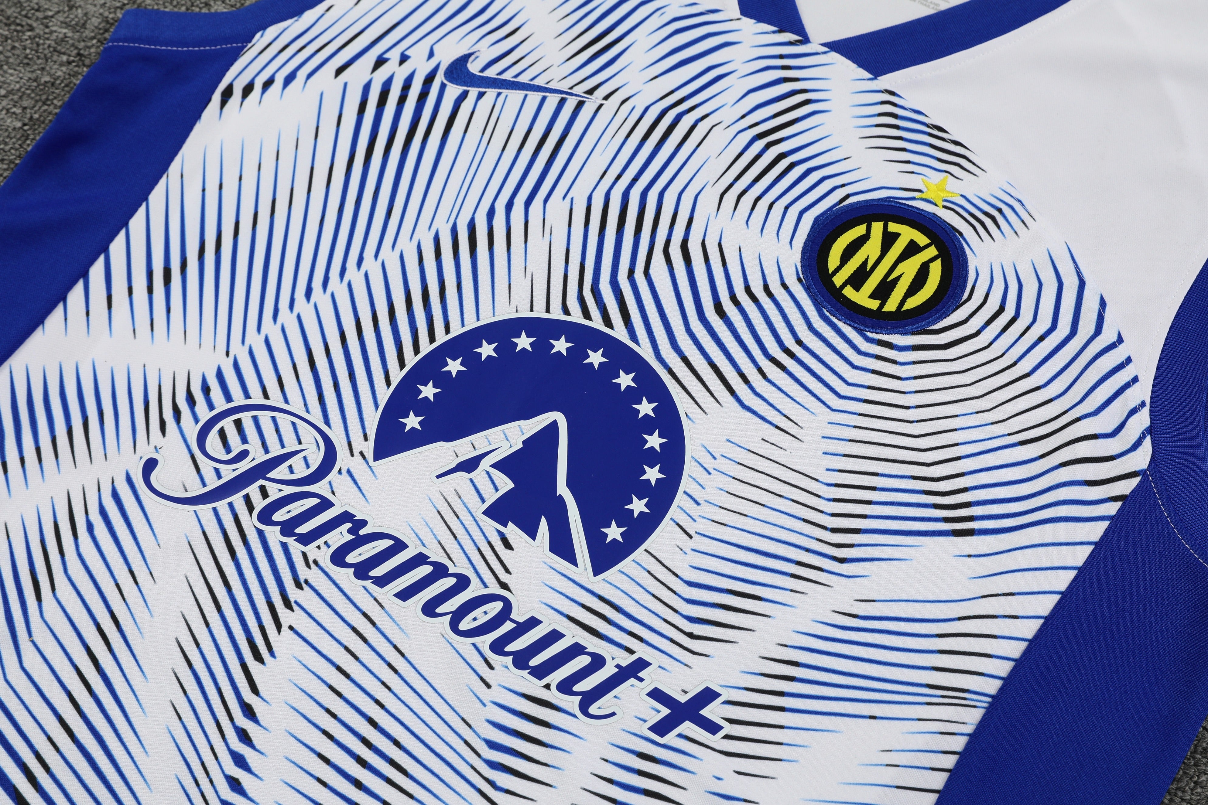 Inter Special White completo con canottiera