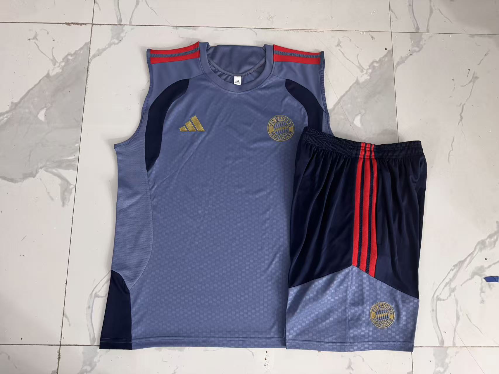 Bayern monaco completo con canottiera grigio