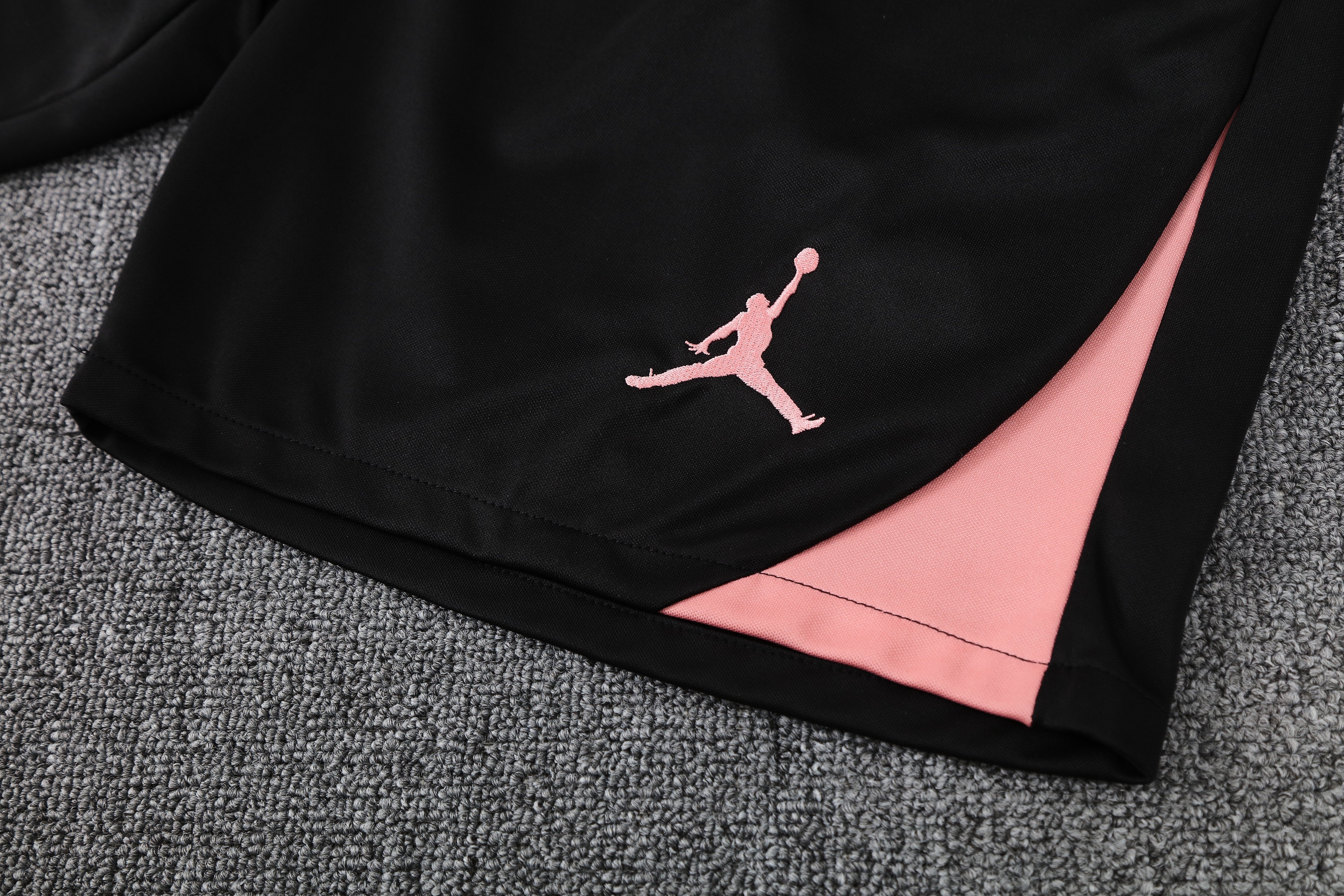 Paris Bianco e rosa 2025